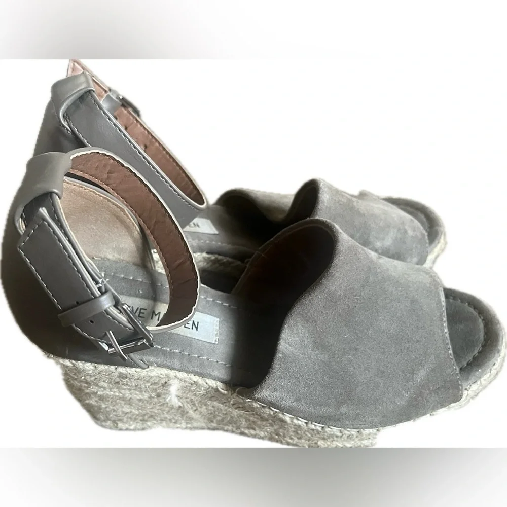 Steve Madden Jaylen Gray Leather Wedge Sandals Women’s size 9M.